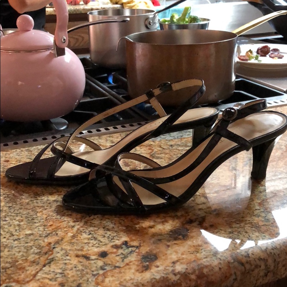 BLACK LEATHER TALBOTS KITTEN HEELS LIKE NEW